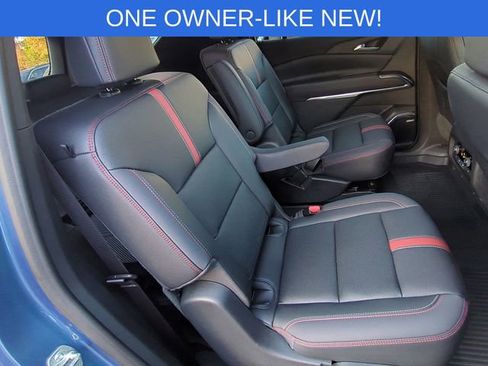 Used 2025 Chevrolet Traverse RS image 38