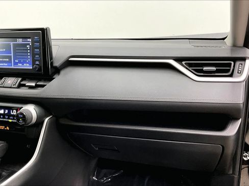 Used 2019 Toyota RAV4 XLE Premium image 19