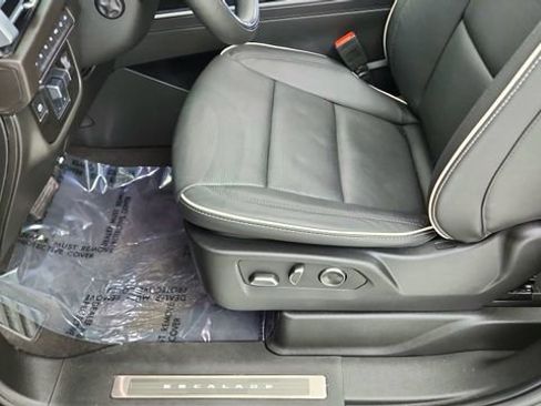 Used 2025 Cadillac Escalade Sport w/ Touring Package image 39