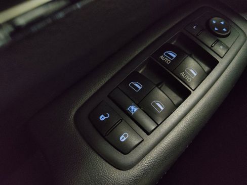 Used 2018 Jeep Grand Cherokee Limited image 27