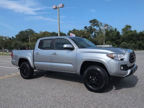 Certified 2022 Toyota Tacoma SR5 RWD image 2