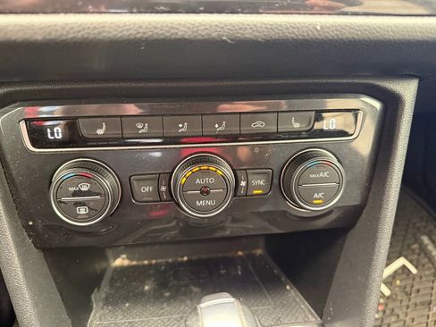 Used 2020 Volkswagen Tiguan SE FWD image 26