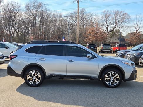 Used 2020 Subaru Outback Limited image 2