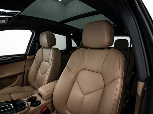 Certified 2023 Porsche Macan AWD/4WD image 21