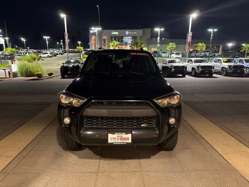 Used 2018 Toyota 4Runner SR5 AWD/4WD image 1