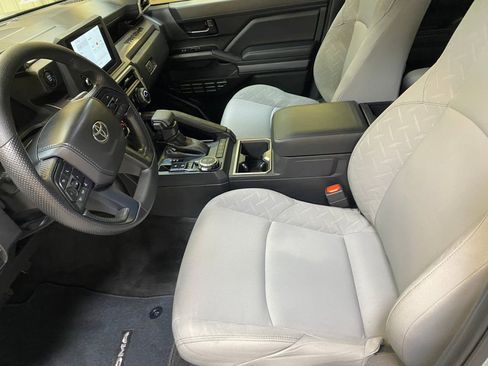 Used 2025 Toyota Tacoma SR5 AWD/4WD image 22