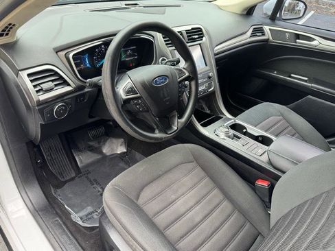 Used 2020 Ford Fusion SE image 12