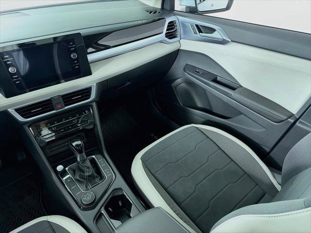 New 2027 Volkswagen Taos SE AWD/4WD image 23