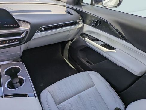 Used 2025 Cadillac Lyriq Luxury RWD image 18