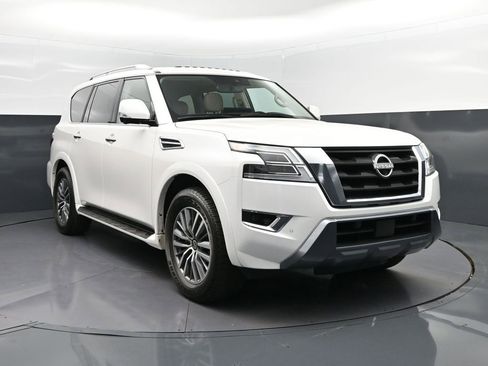 Used 2024 Nissan Armada SL w/ Captain's Chairs Package RWD image 9