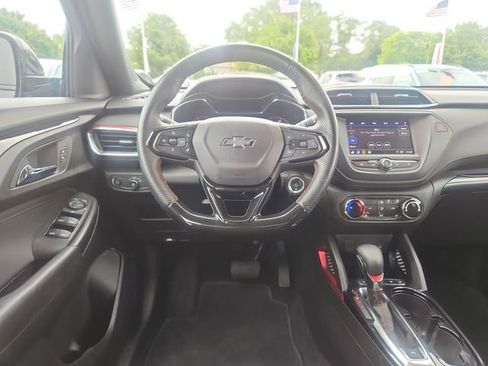 Used 2023 Chevrolet TrailBlazer RS FWD image 13