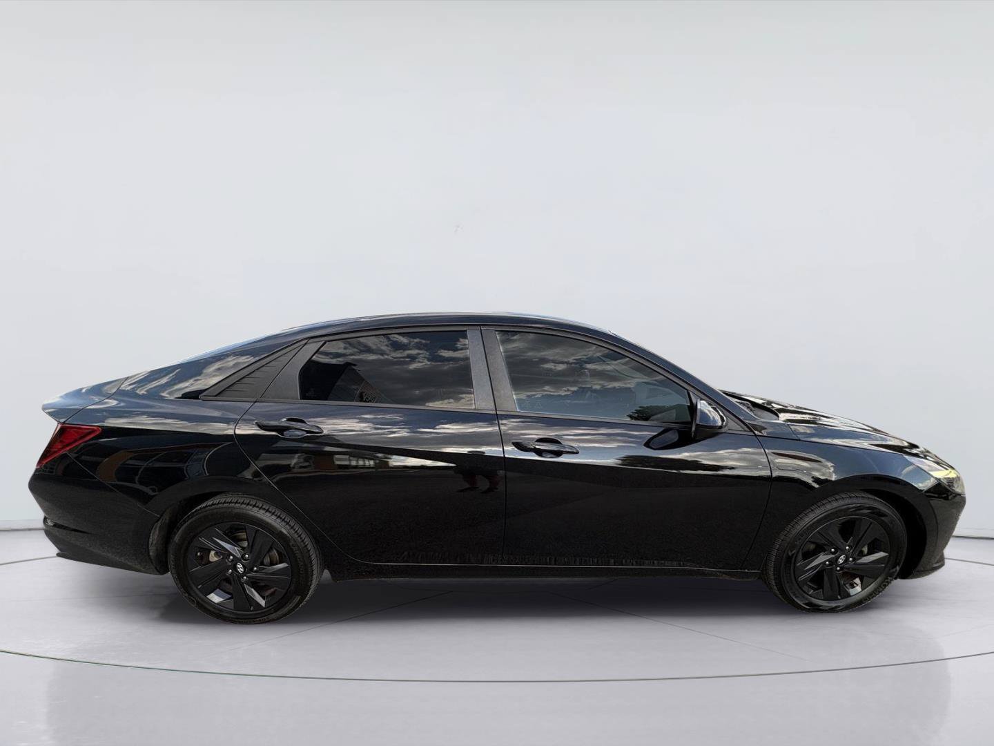 Used 2021 Hyundai Elantra SEL FWD image 5