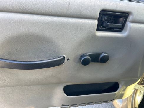 Used 2004 Jeep Wrangler Sahara w/ Dual Top Group image 11