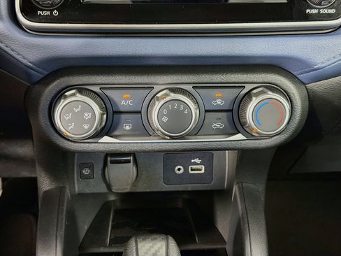 Used 2025 Nissan Versa SV FWD image 23