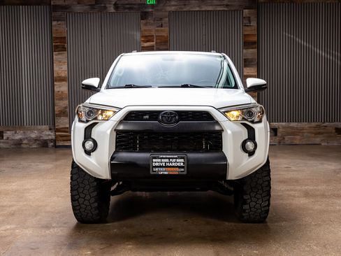 Used 2017 Toyota 4Runner TRD Off-Road Premium image 2