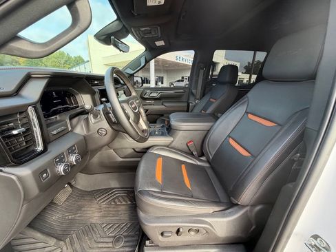 Used 2025 GMC Sierra 1500 AT4 w/ AT4 Premium Package AWD/4WD image 18
