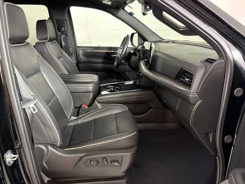 Certified 2025 Chevrolet Suburban Premier AWD/4WD image 19