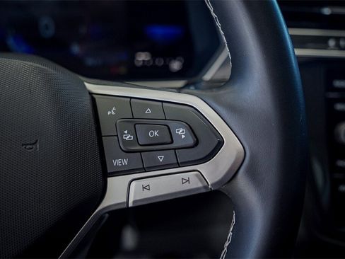 Used 2022 Volkswagen Tiguan SE image 16