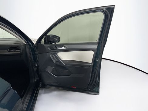 Used 2019 Volkswagen Tiguan SE FWD image 32