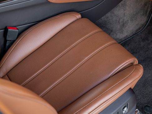 Used 2022 Bentley Bentayga image 30