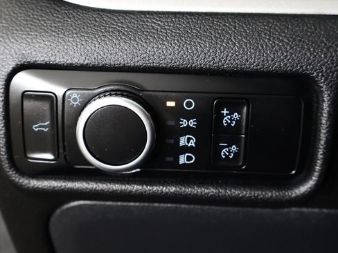 Used 2023 Ford Explorer XLT AWD/4WD image 40