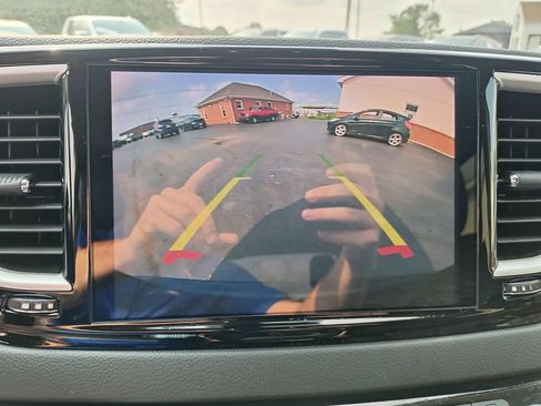 Used 2024 Chrysler Pacifica Touring-L FWD image 23