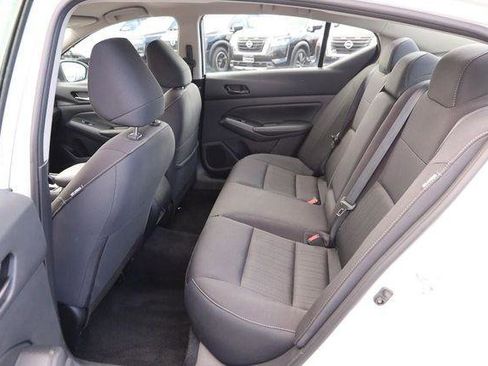 Used 2025 Nissan Altima 2.5 SV FWD image 9