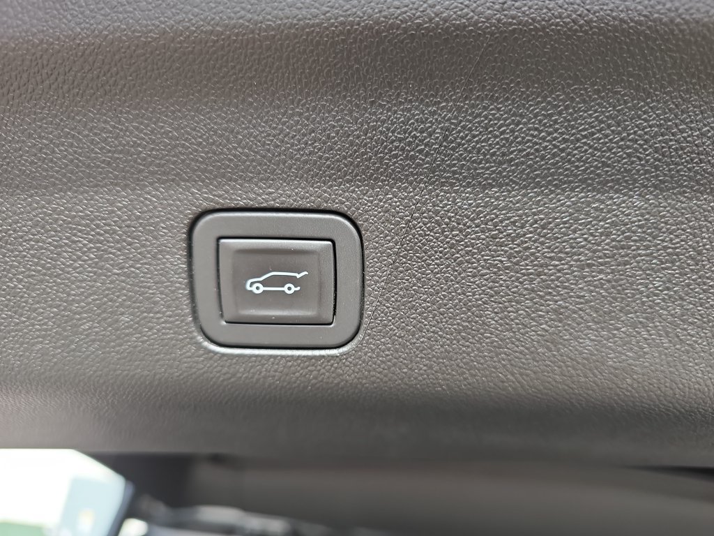 Used 2025 GMC Yukon Denali w/ Sun & Power Step Package AWD/4WD image 14