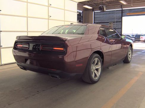 Used 2019 Dodge Challenger SXT image 8