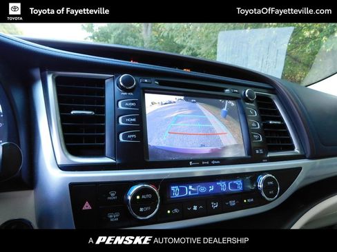 Used 2018 Toyota Highlander XLE AWD/4WD image 11