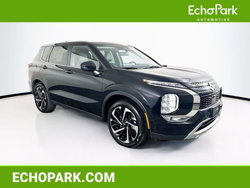 Used 2024 Mitsubishi Outlander SE image 1