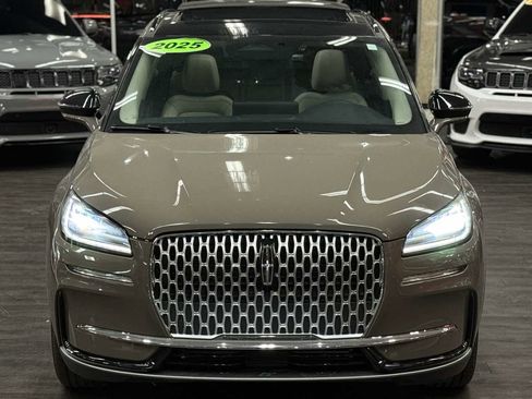 Used 2025 Lincoln Corsair AWD w/ Equipment Group 101A image 4