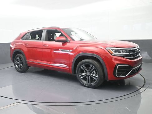 Used 2021 Volkswagen Atlas Cross Sport SE w/ Panoramic Sunroof Package FWD image 8