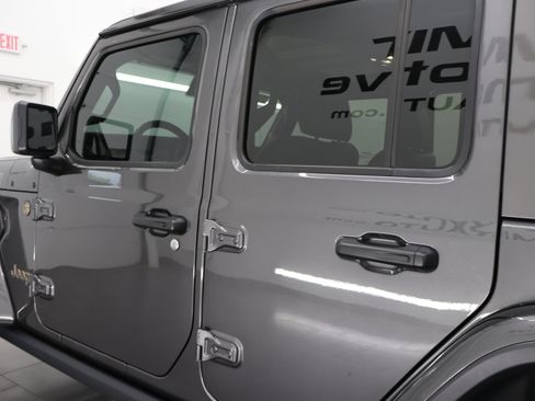 Used 2021 Jeep Wrangler Unlimited Rubicon w/ Trailer Tow Package AWD/4WD image 35