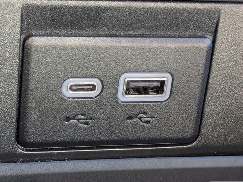 Used 2024 GMC Yukon Denali Ultimate image 9