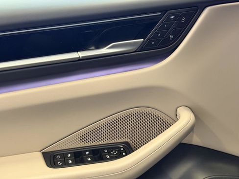 Certified 2025 Porsche Macan Electric image 14