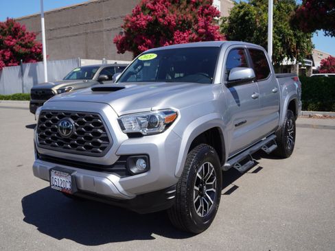 Used 2021 Toyota Tacoma TRD Sport w/ Technology Package AWD/4WD image 6
