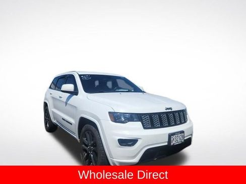 Used 2017 Jeep Grand Cherokee Altitude AWD/4WD image 10