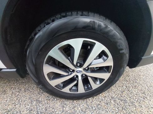 Used 2025 Subaru Outback AWD/4WD image 32