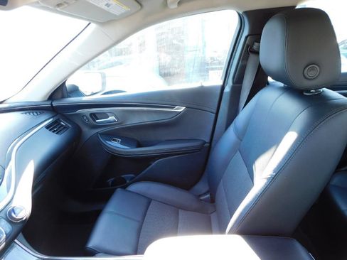 Used 2019 Chevrolet Impala LT FWD image 37
