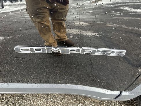 Used 2018 Jeep Compass Latitude w/ Popular Equipment Group image 29