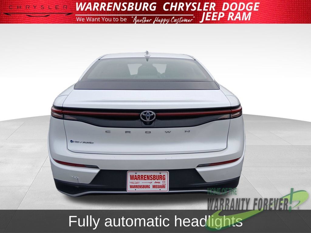 Used 2024 Toyota Crown AWD/4WD image 6