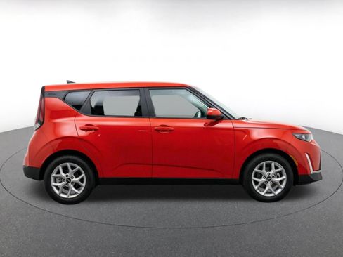 Used 2025 Kia Soul LX w/ LX Technology Package FWD image 10