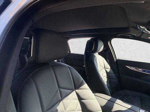 Used 2025 BMW 740i w/ Premium Package image 20