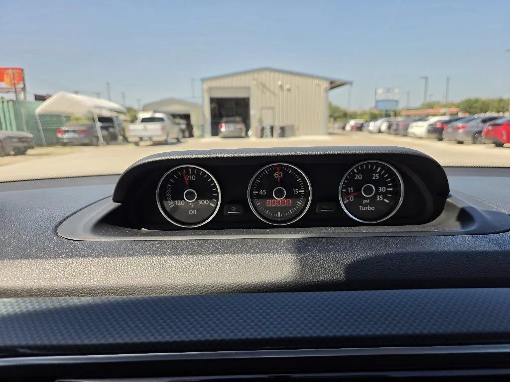 Used 2013 Volkswagen Beetle 2.0T FWD image 23