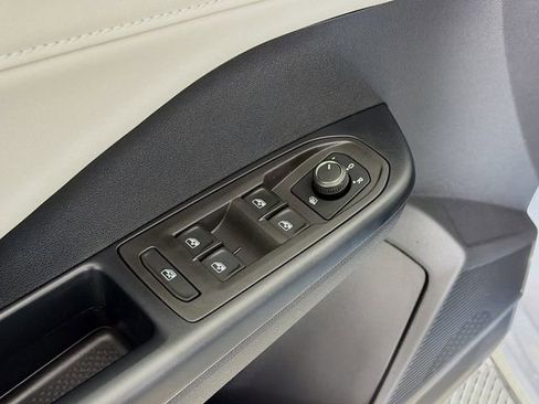 New 2026 Volkswagen Taos SE FWD image 19