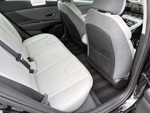 Certified 2022 Hyundai Elantra Limited image 15