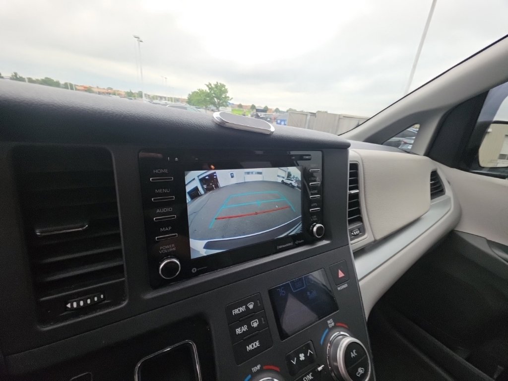 Used 2019 Toyota Sienna LE AWD/4WD image 18