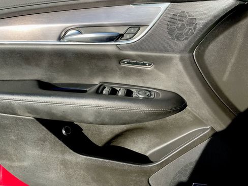 Used 2019 Cadillac XT5 Premium Luxury w/ LPO, Black Ice Package image 34