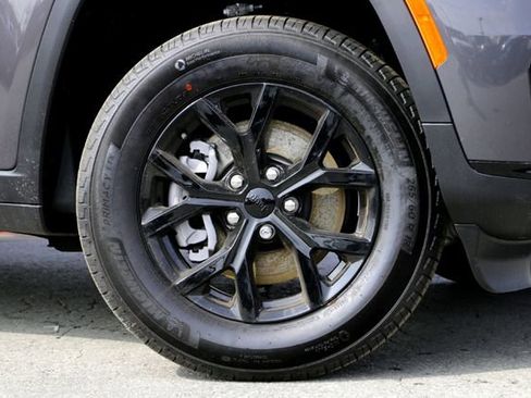 New 2025 Jeep Grand Cherokee L Altitude RWD image 2